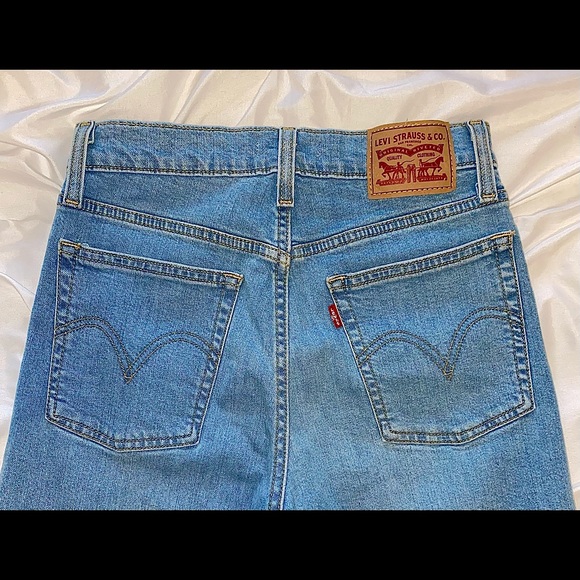 High-Waisted Wedgie Skinny Jeans - Picture 3 of 5